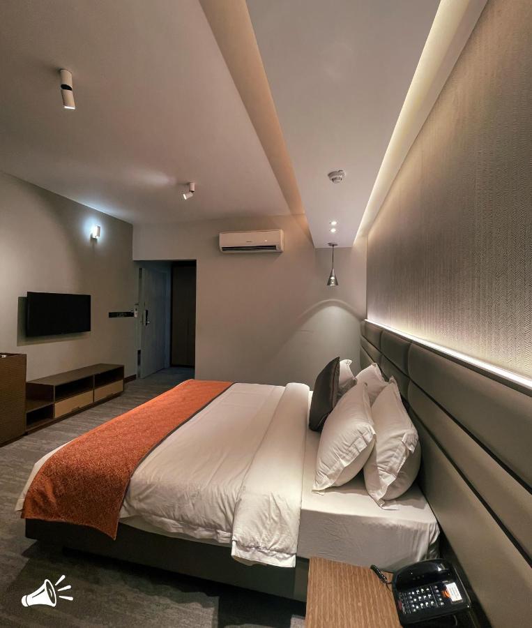 Hotel Omni Residency Dhaka Bagian luar foto