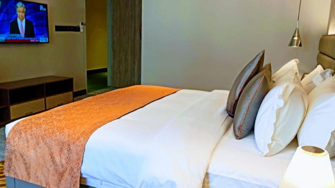 Hotel Omni Residency Dhaka Bagian luar foto